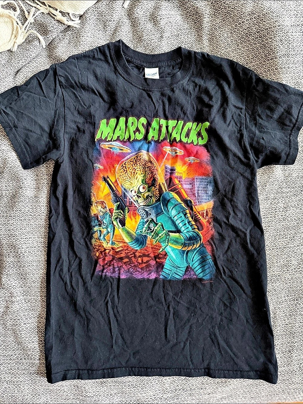 Mars Attacks Graphic T-Shirt Black & Green women’s Small Gildan cotton